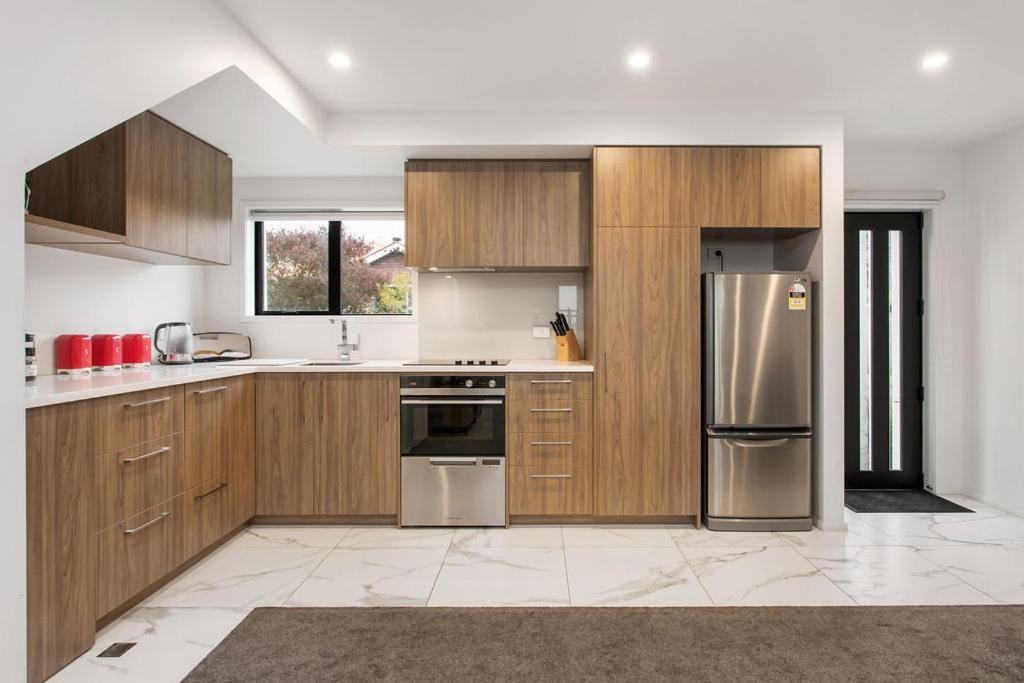 Light & Spacious 2Bdrm Townhouse Off Street Park Крайстчърч Екстериор снимка